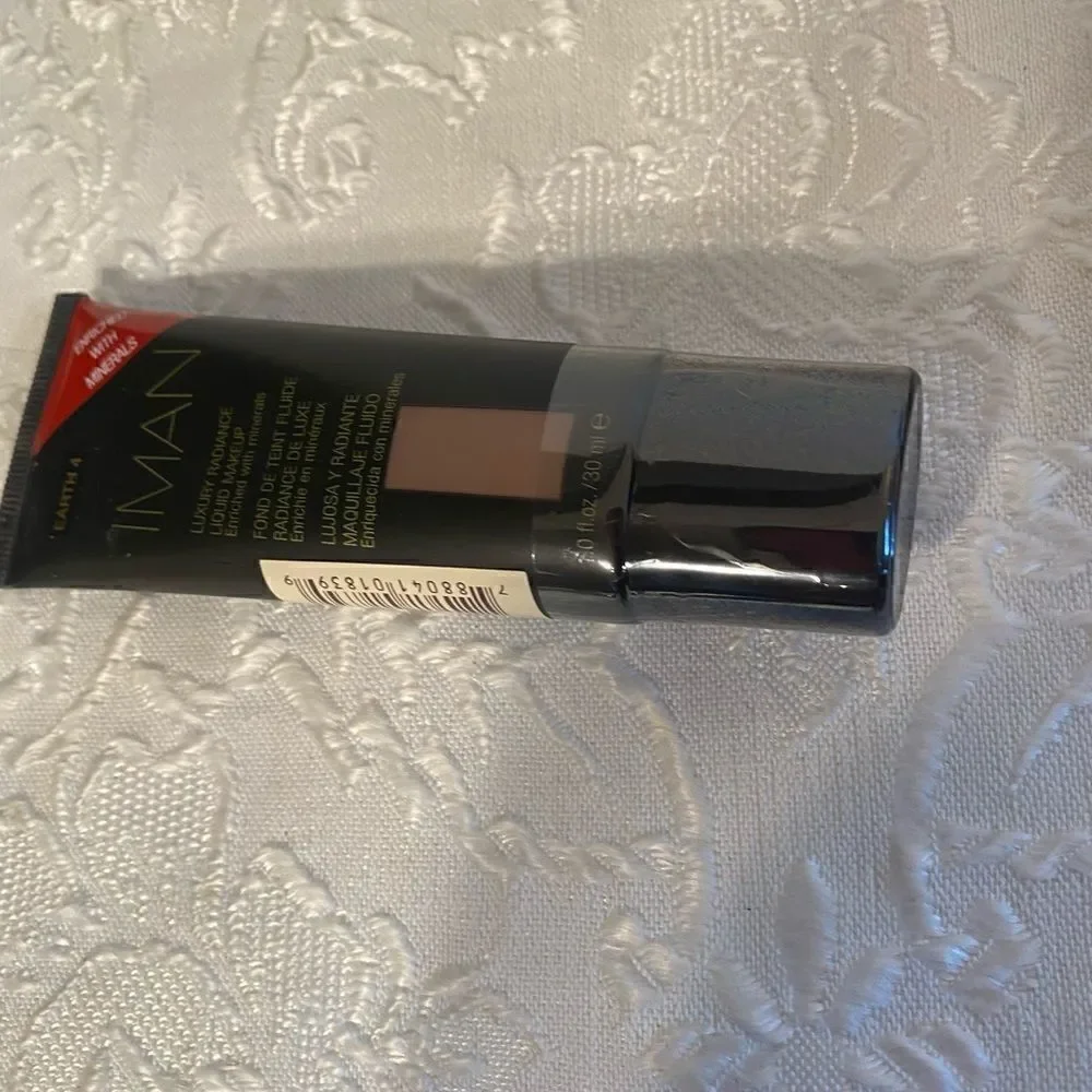 🛍 Lot of 2 Iman luxury Radiance  liquid  foundation makeup 1.0fl oz
